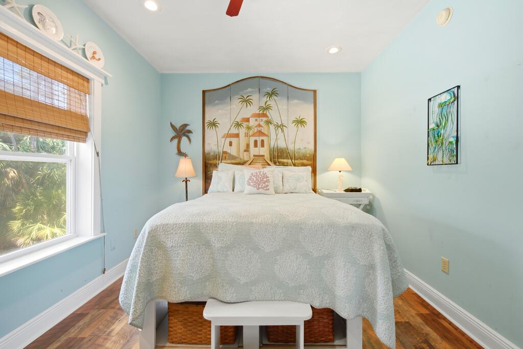 548 E Pine Ave, St. George Island 32328