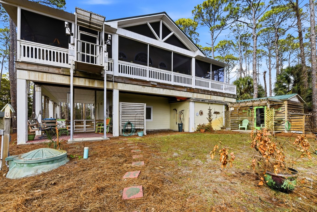548 E Pine Ave, St. George Island 32328