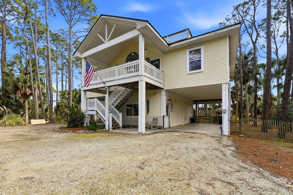 548 E Pine Ave, St. George Island 32328