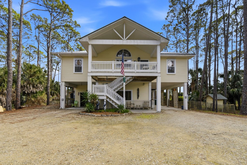 548 E Pine Ave, St. George Island 32328