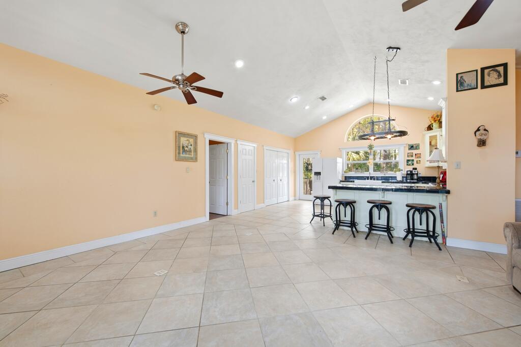 548 E Pine Ave, St. George Island 32328