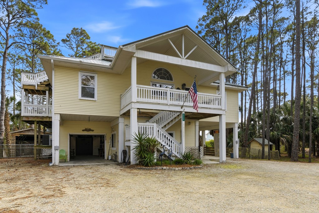 548 E Pine Ave, St. George Island 32328
