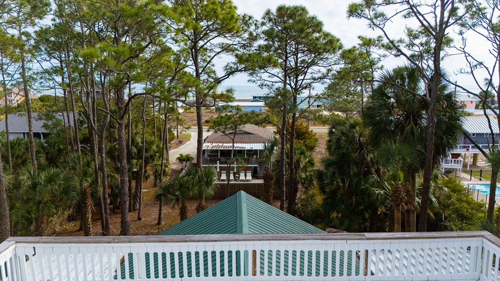 548 E Pine Ave, St. George Island 32328