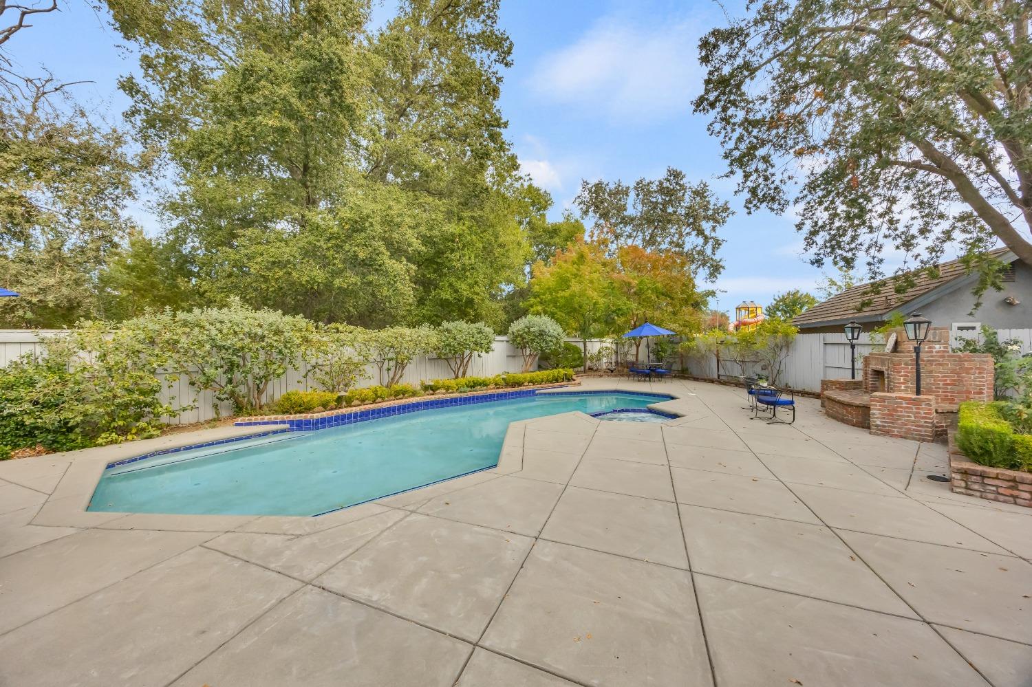 11587 Crystal Lake Court