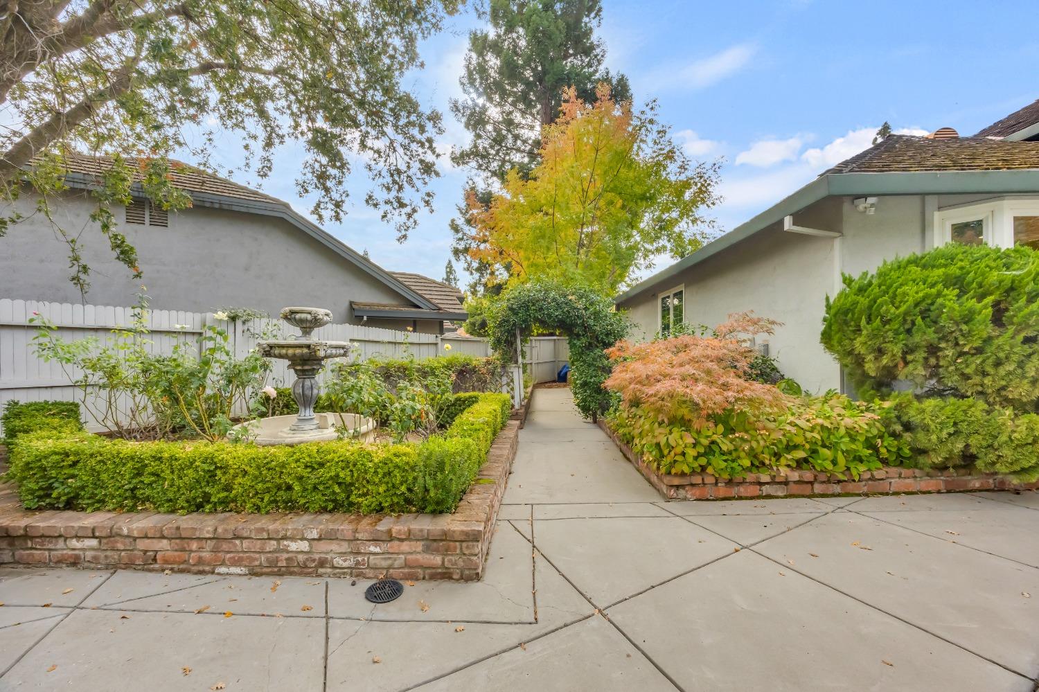 11587 Crystal Lake Court