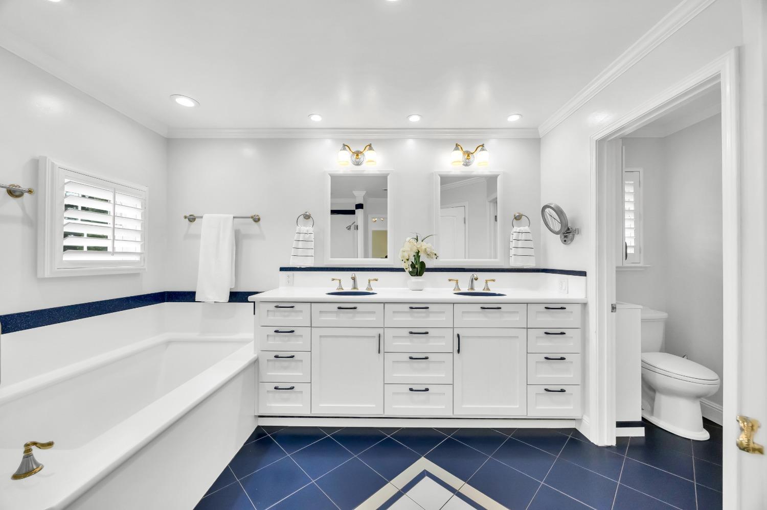 11587 Crystal Lake Court
