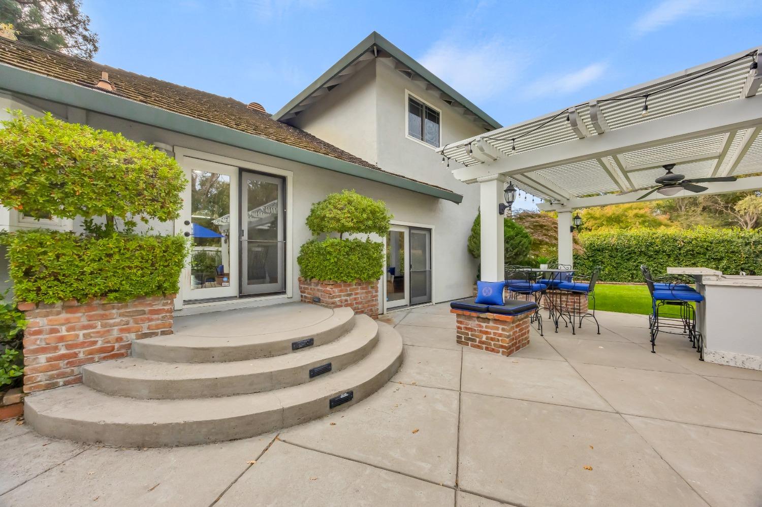 11587 Crystal Lake Court