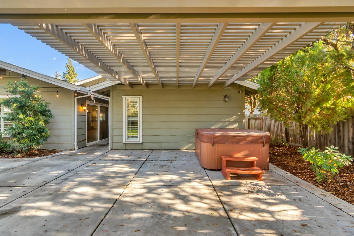 6821 Lonicera Drive