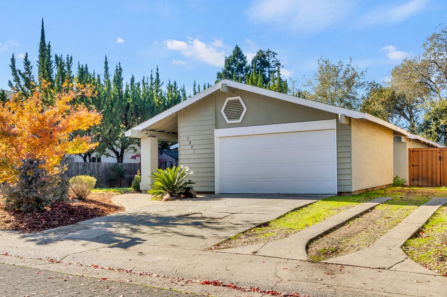 6821 Lonicera Drive