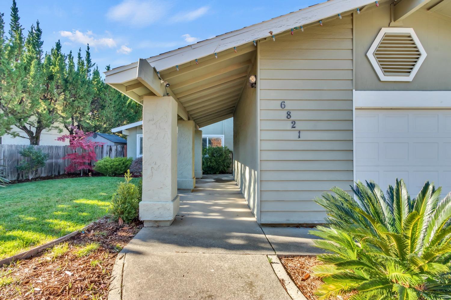6821 Lonicera Drive