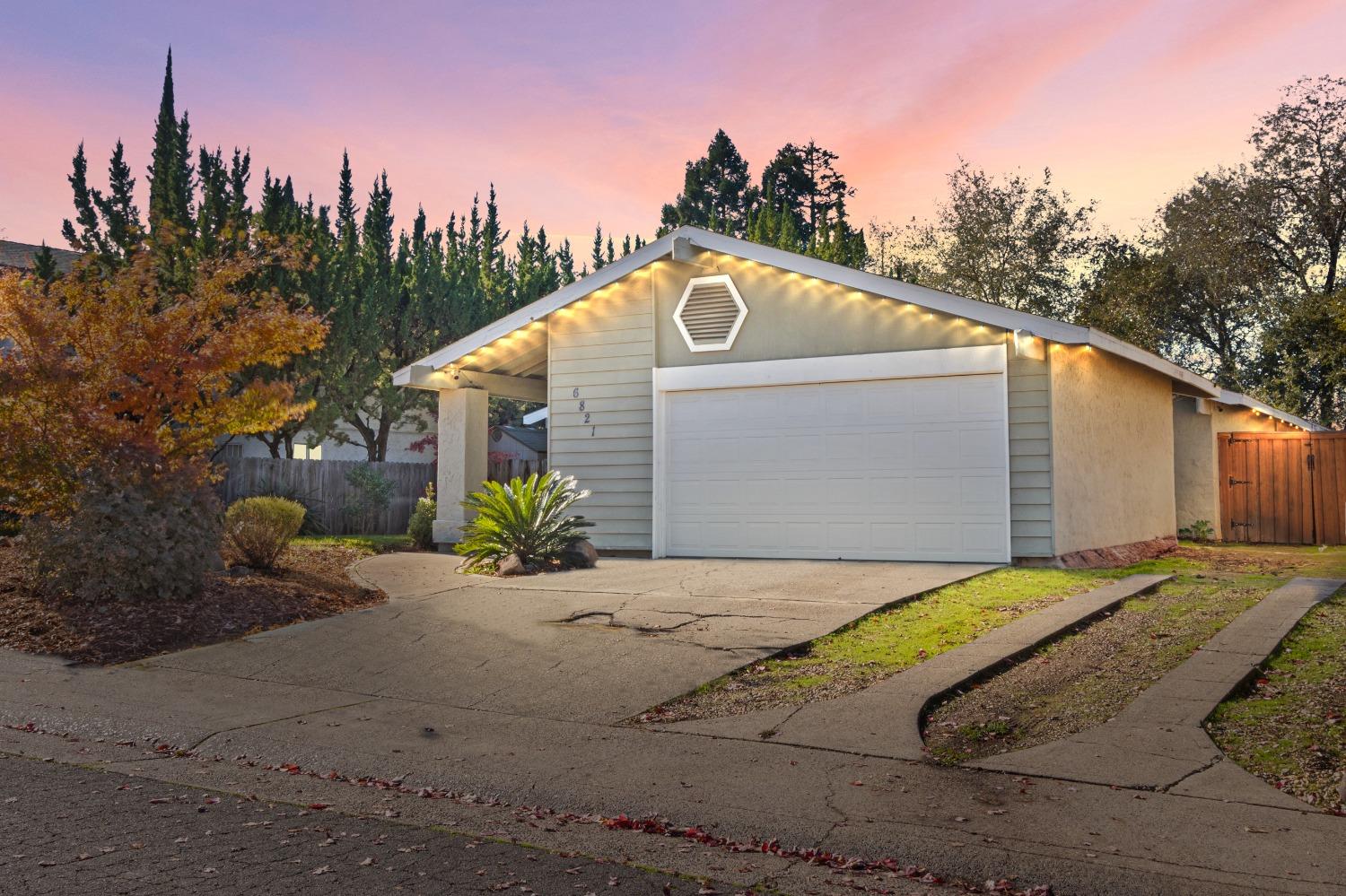 6821 Lonicera Drive