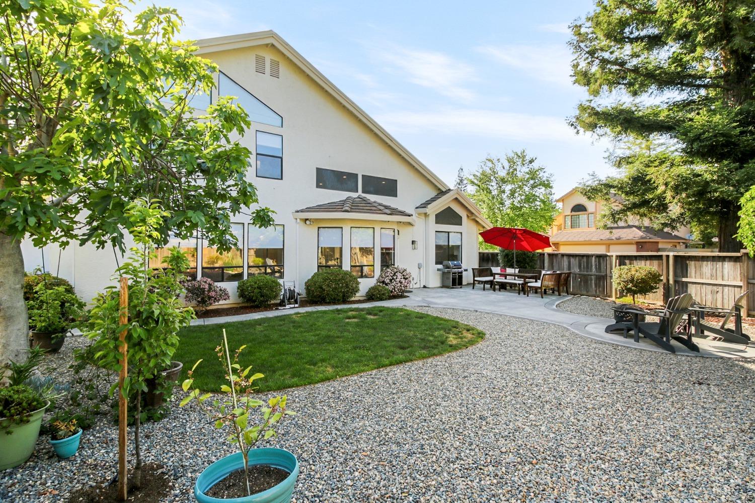 2121 Campton Circle