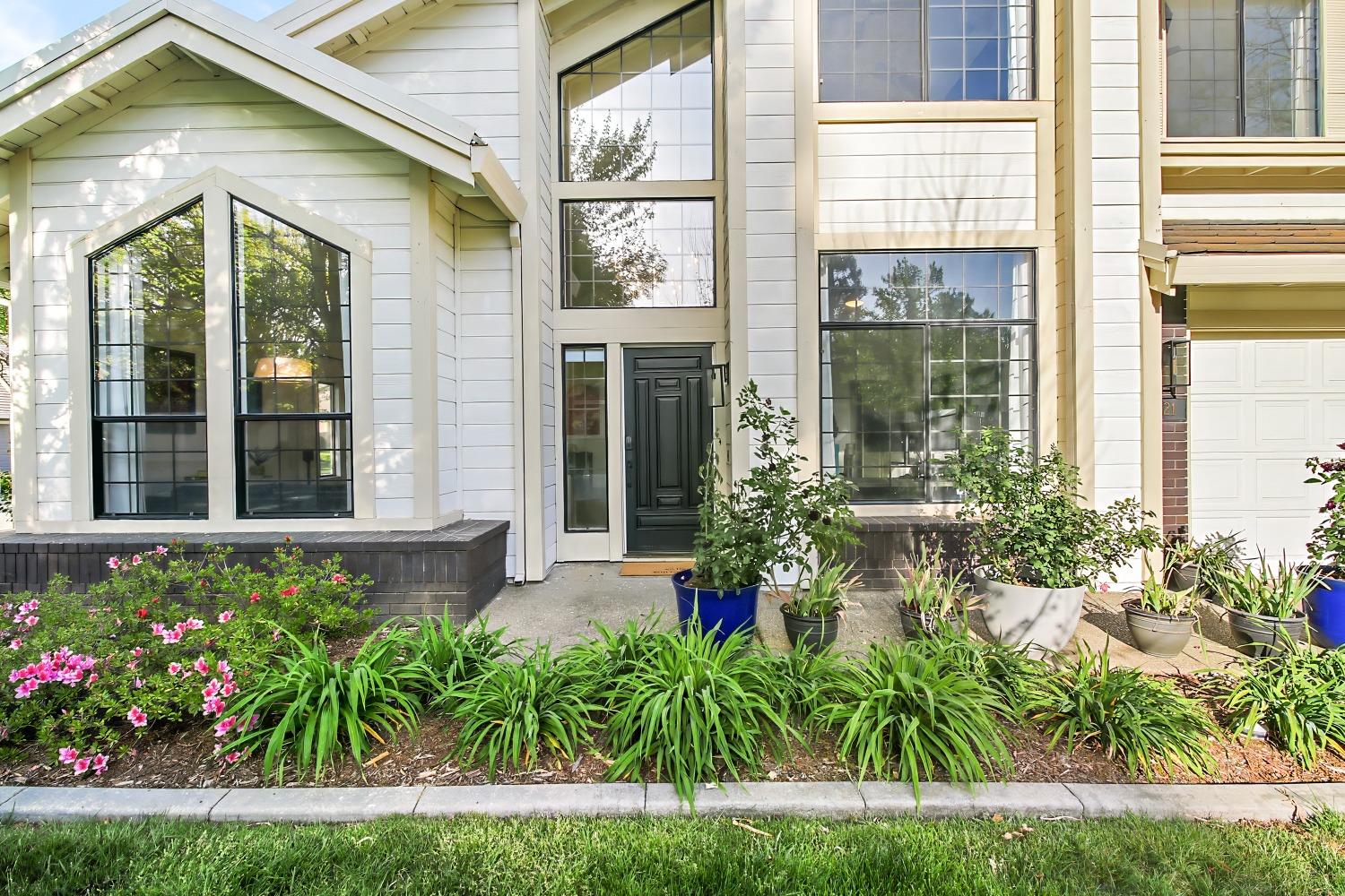 2121 Campton Circle
