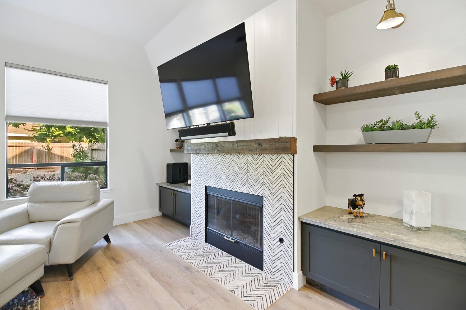 2121 Campton Circle