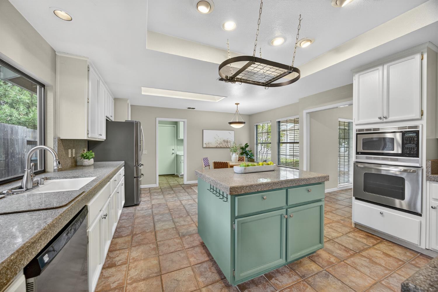 2206 Fort Point Drive