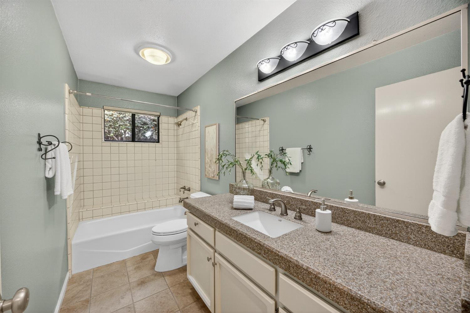 2206 Fort Point Drive