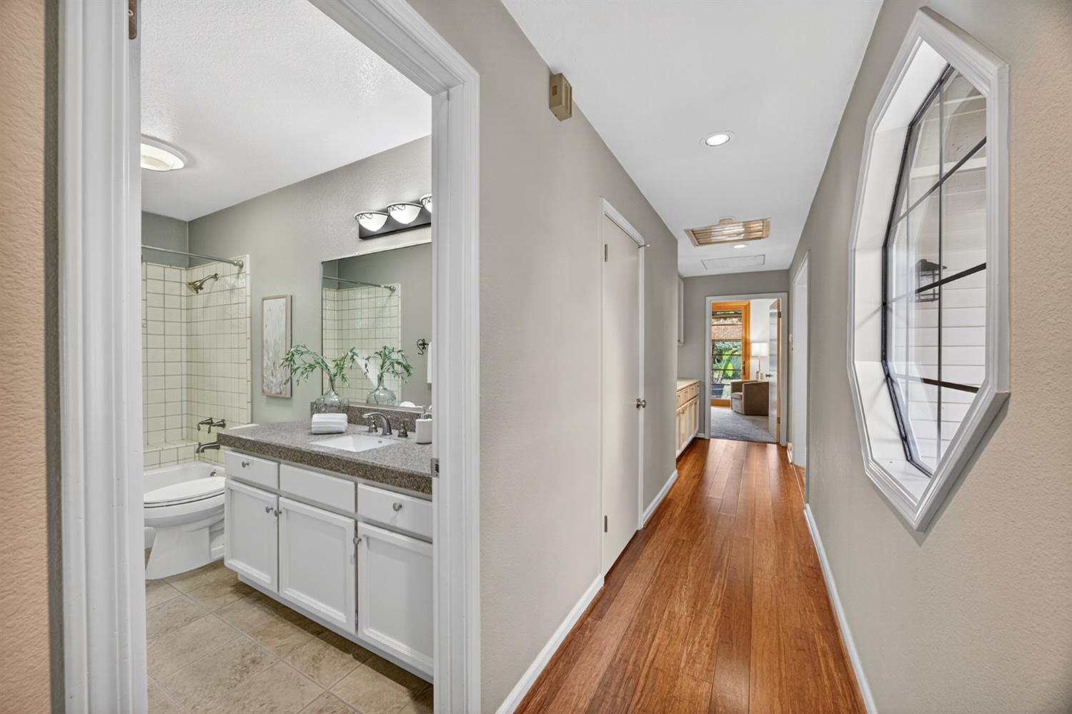 2206 Fort Point Drive