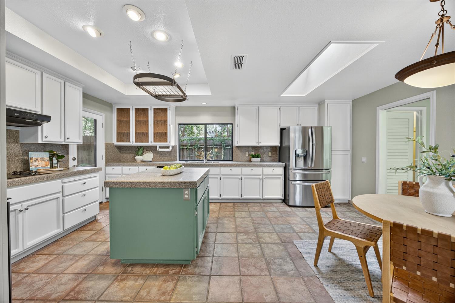 2206 Fort Point Drive