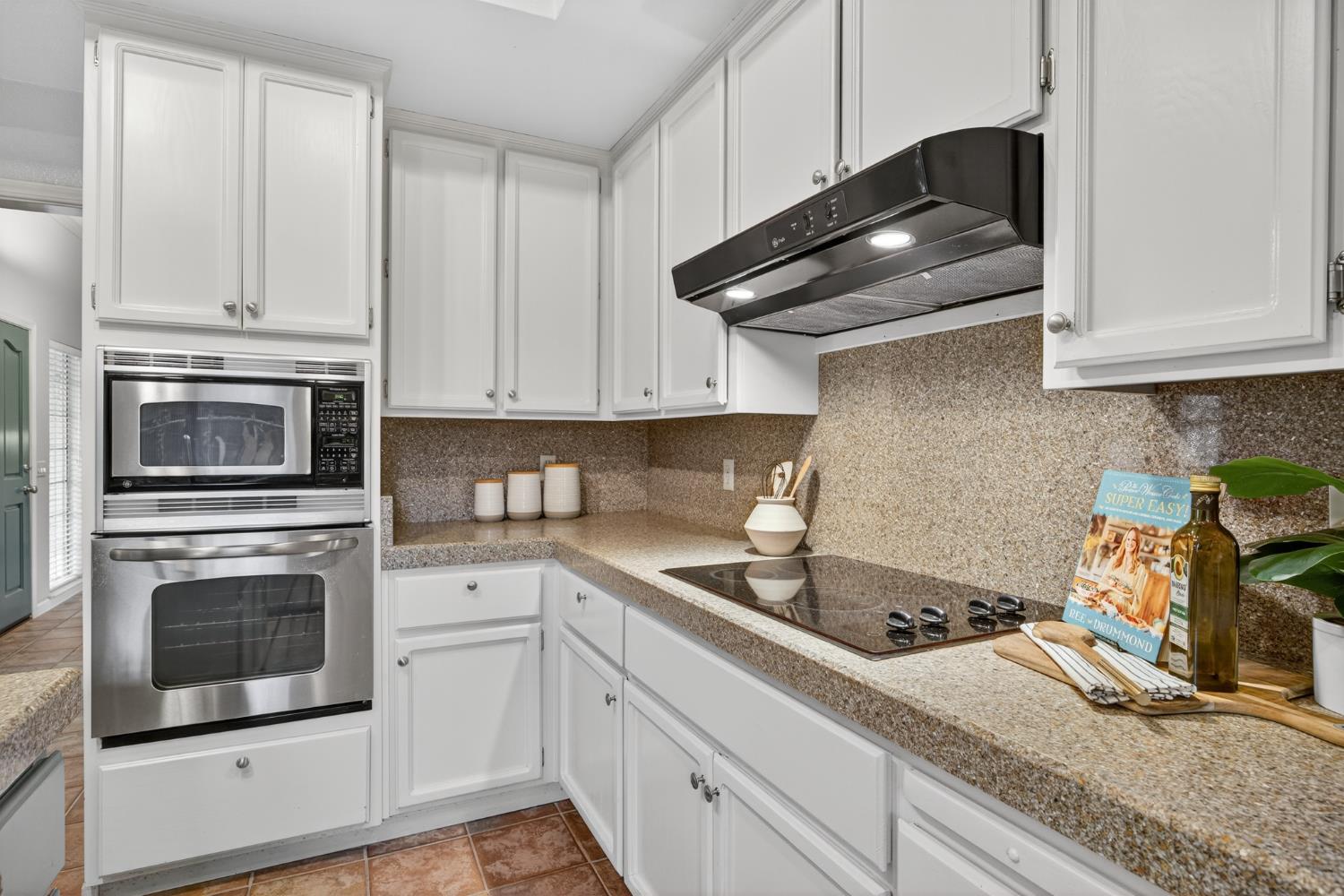 2206 Fort Point Drive