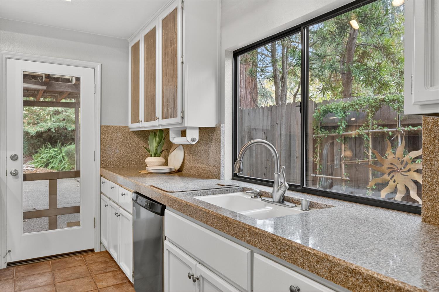 2206 Fort Point Drive