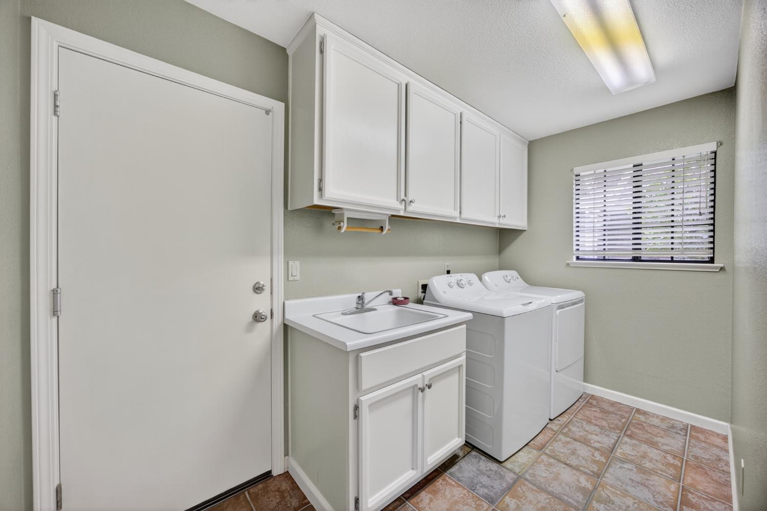 2206 Fort Point Drive