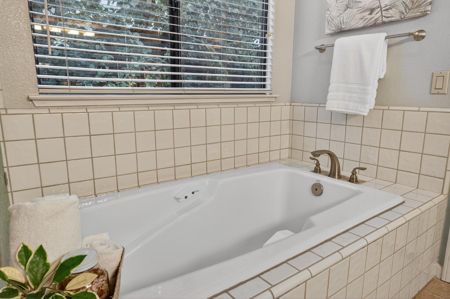 2206 Fort Point Drive