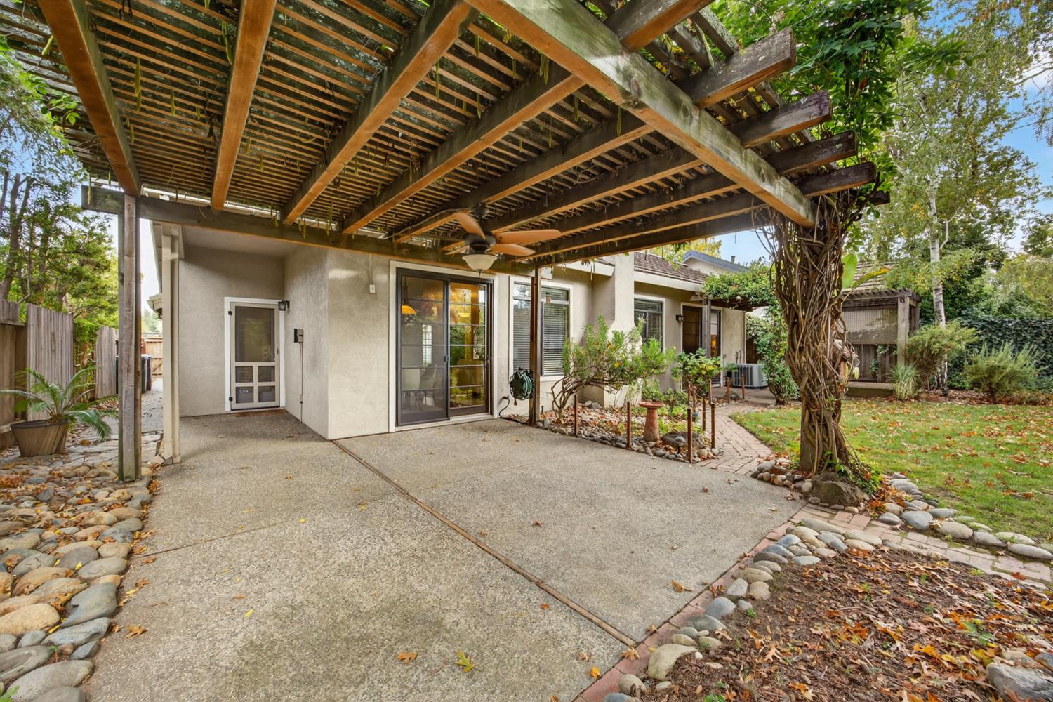 2206 Fort Point Drive