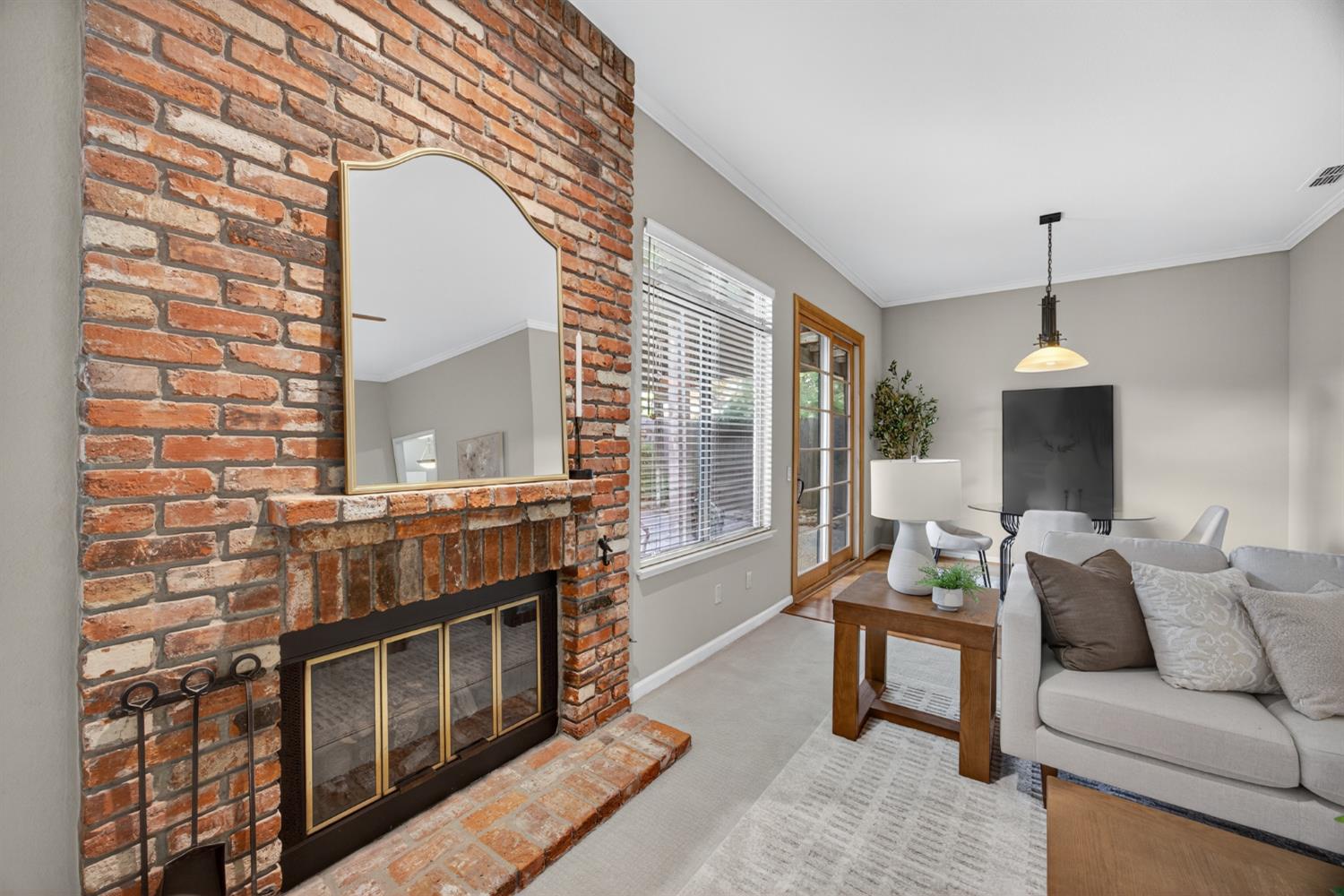 2206 Fort Point Drive