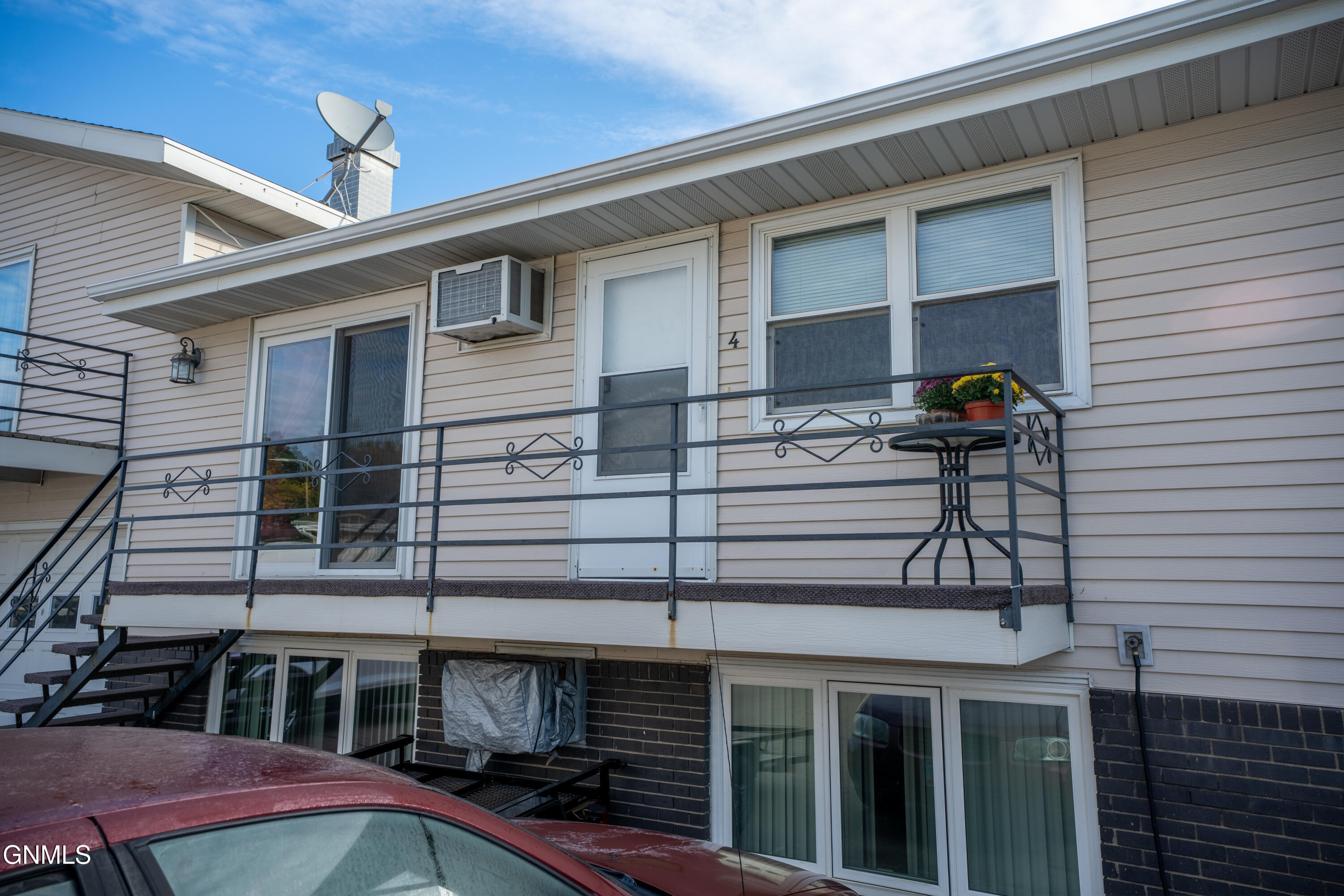 707 Interstate Avenue E, 4