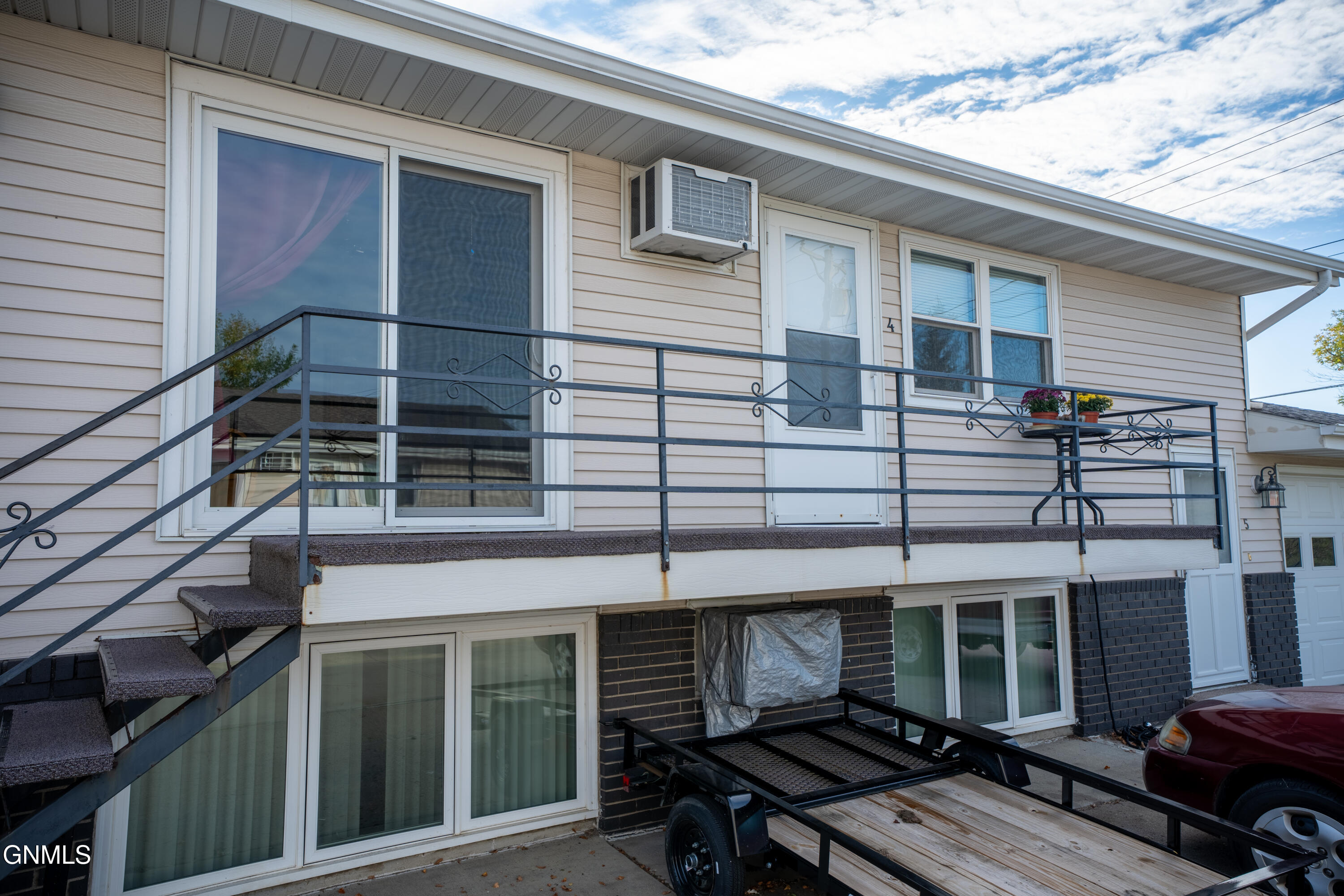 707 Interstate Avenue E, 4