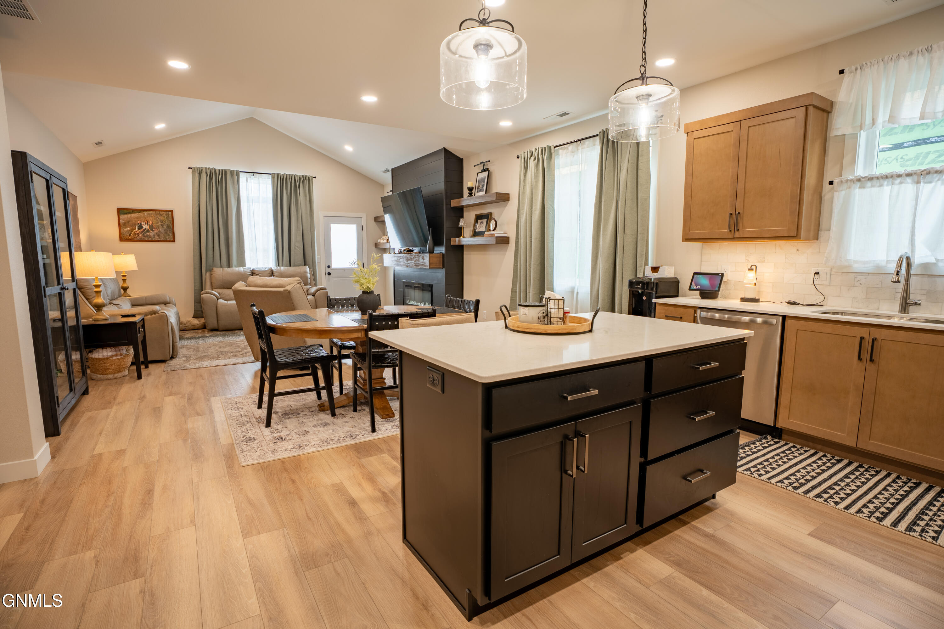 4208 Silver Boulevard