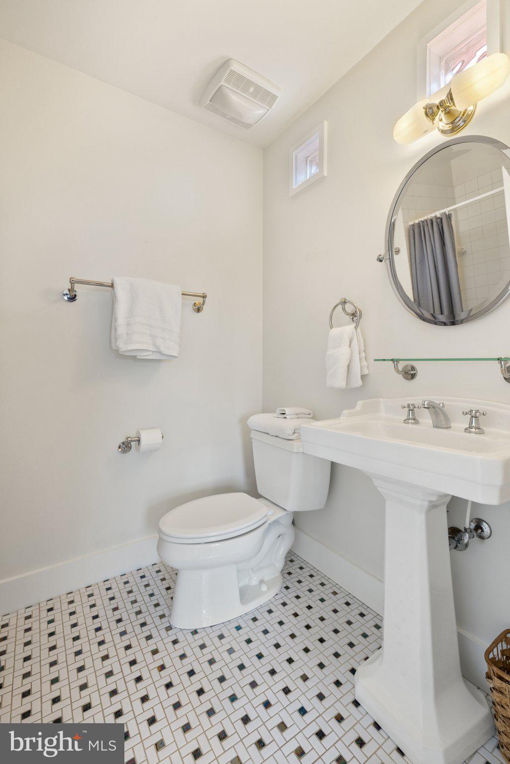 104 Greenfields Ln