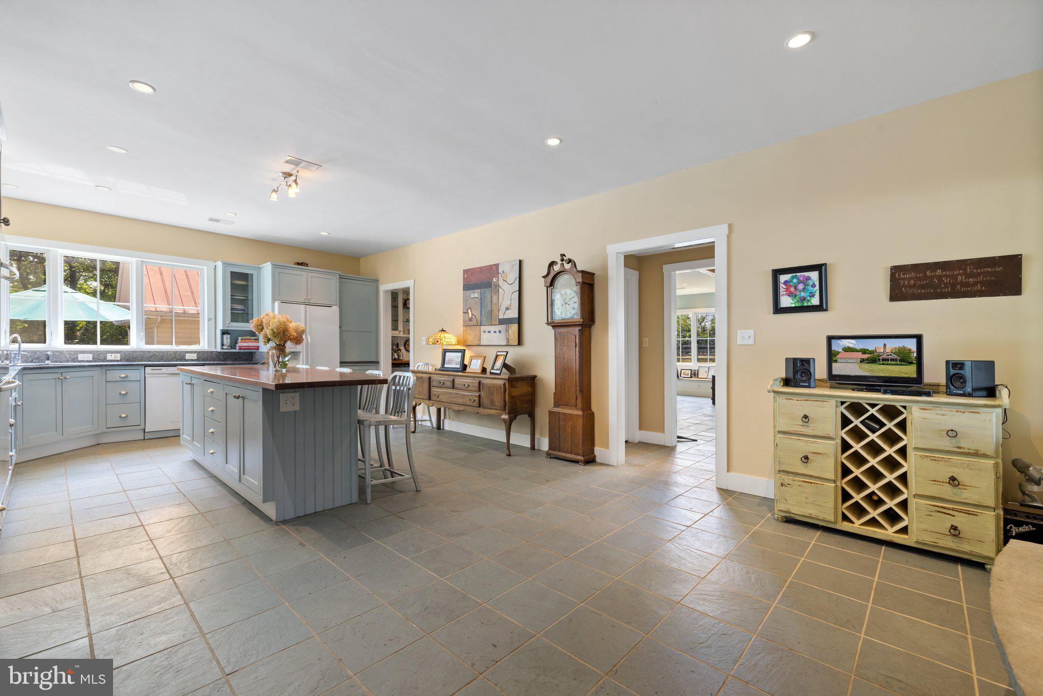104 Greenfields Ln