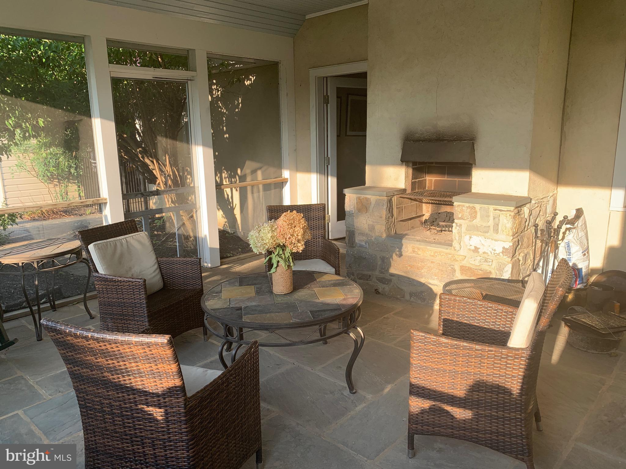 104 Greenfields Ln