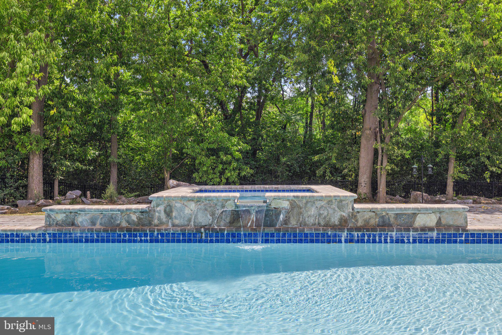 104 Greenfields Ln