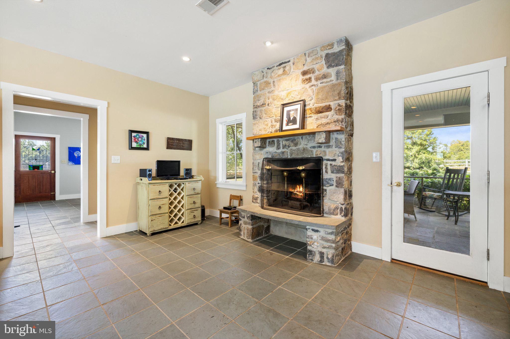 104 Greenfields Ln