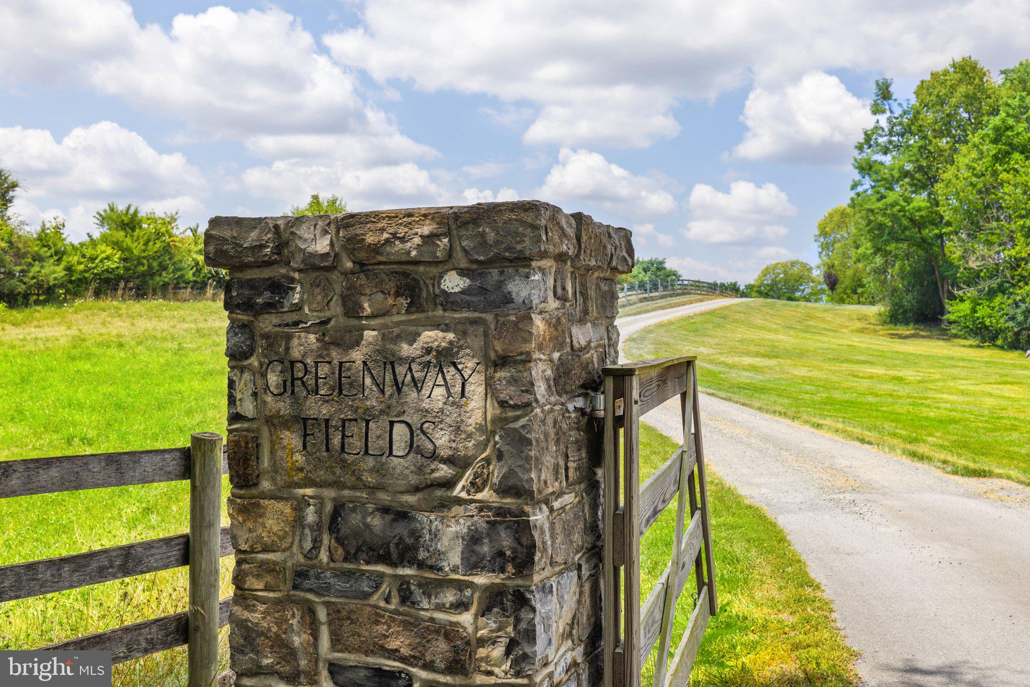 104 Greenfields Ln