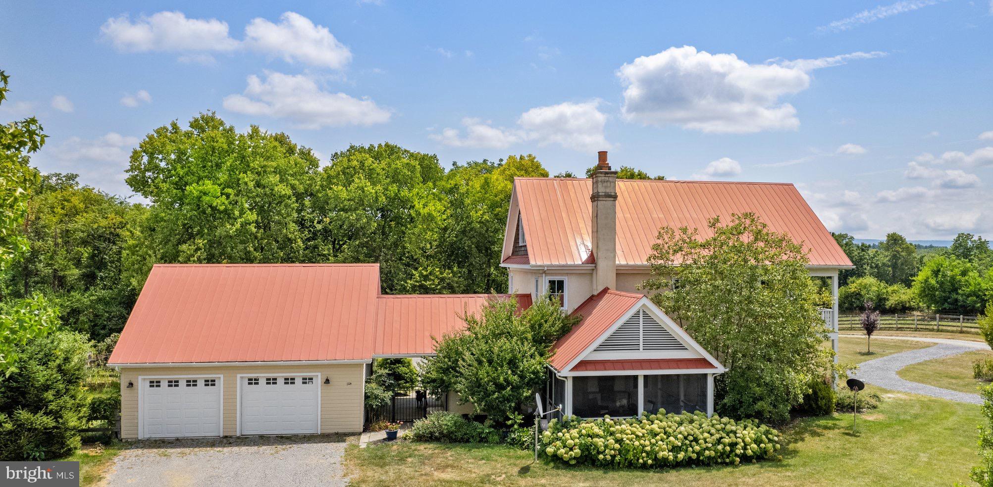 104 Greenfields Ln