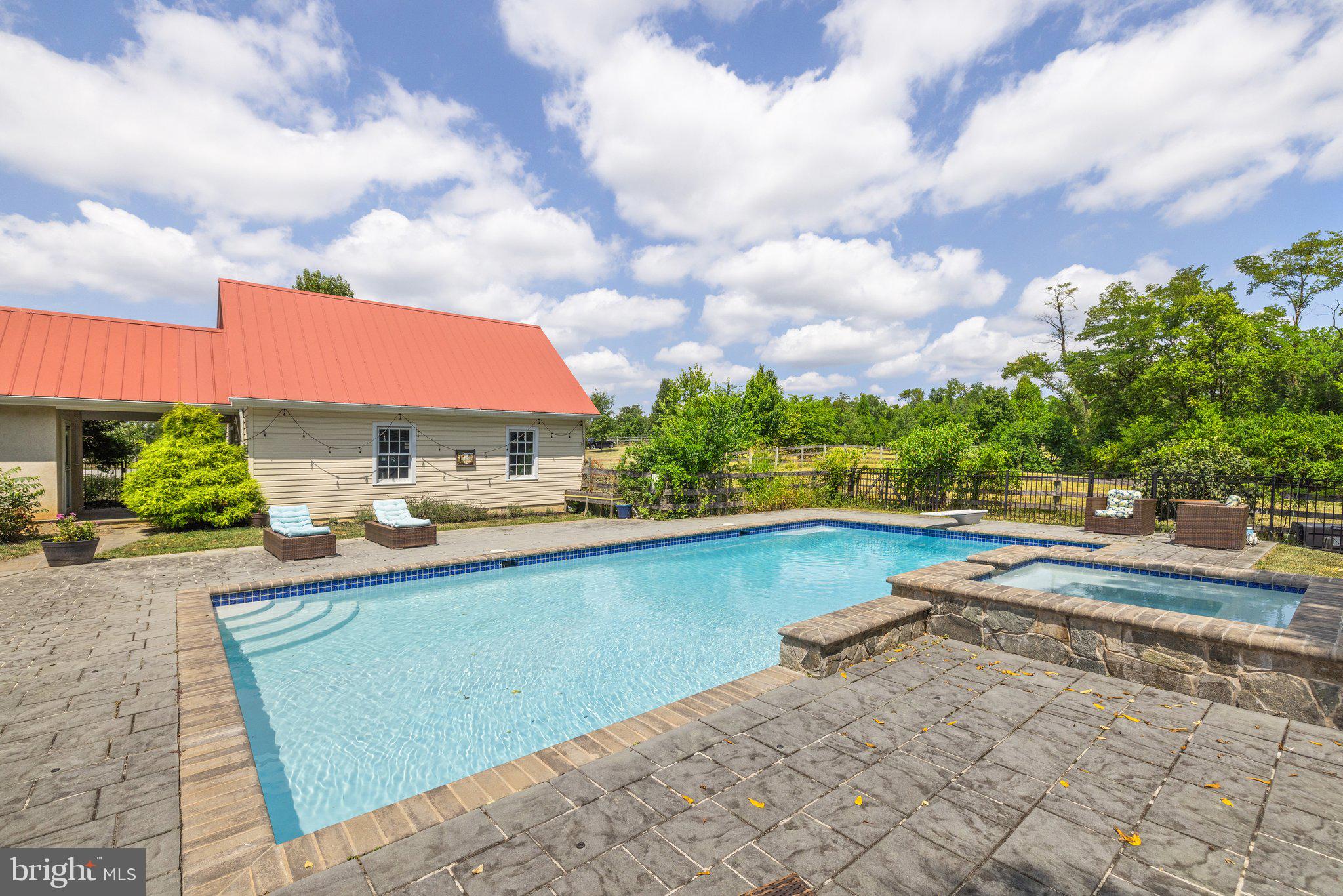 104 Greenfields Ln