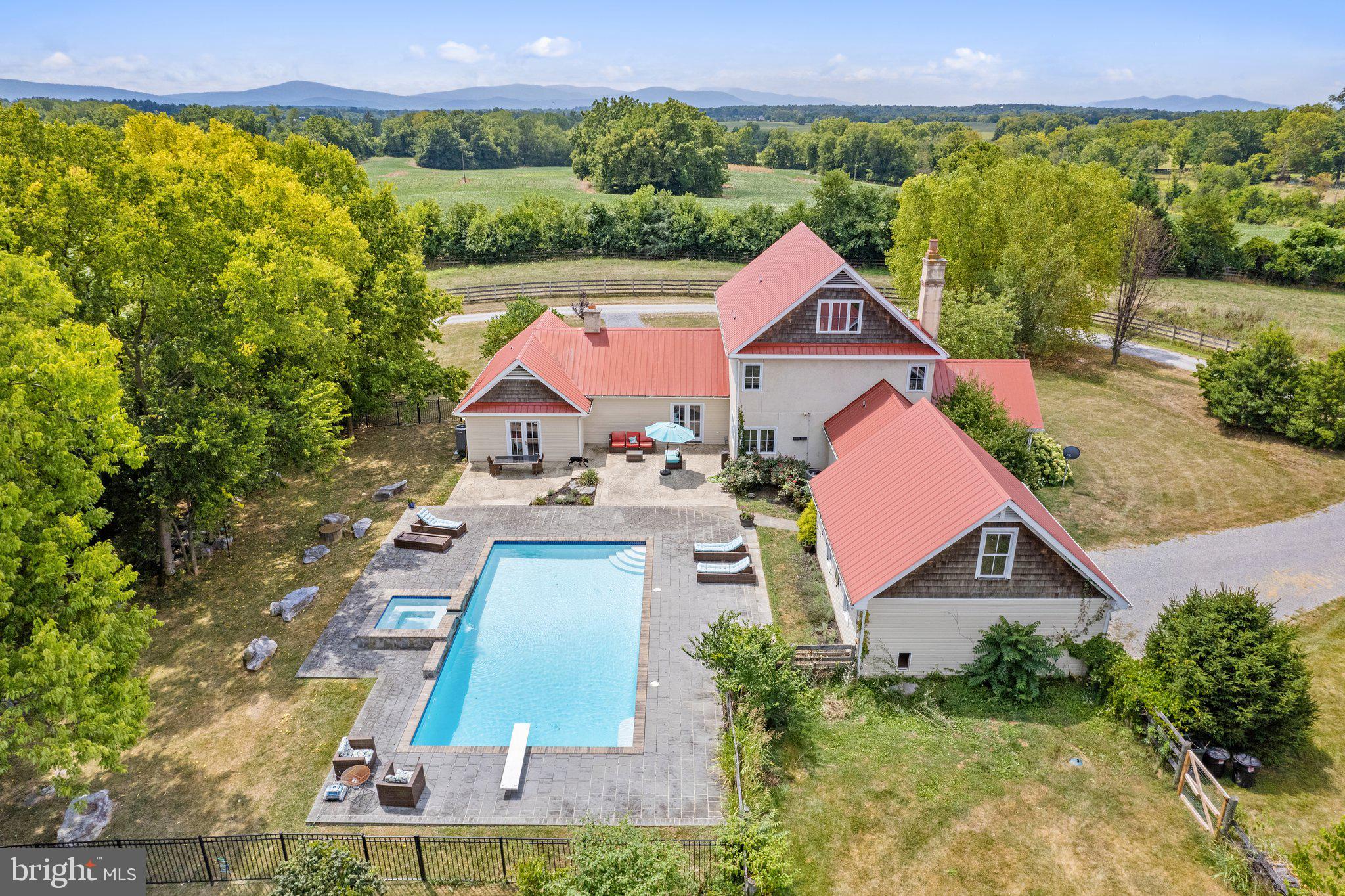 104 Greenfields Ln