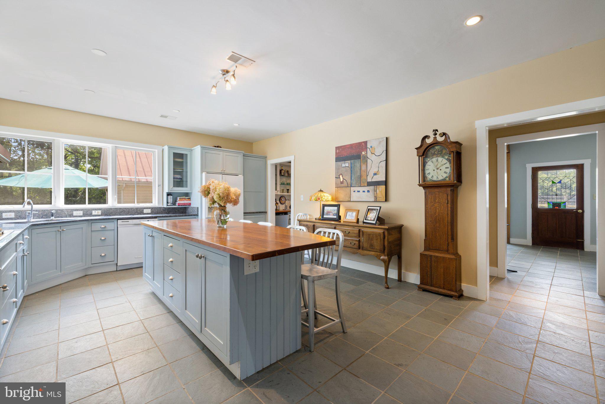 104 Greenfields Ln