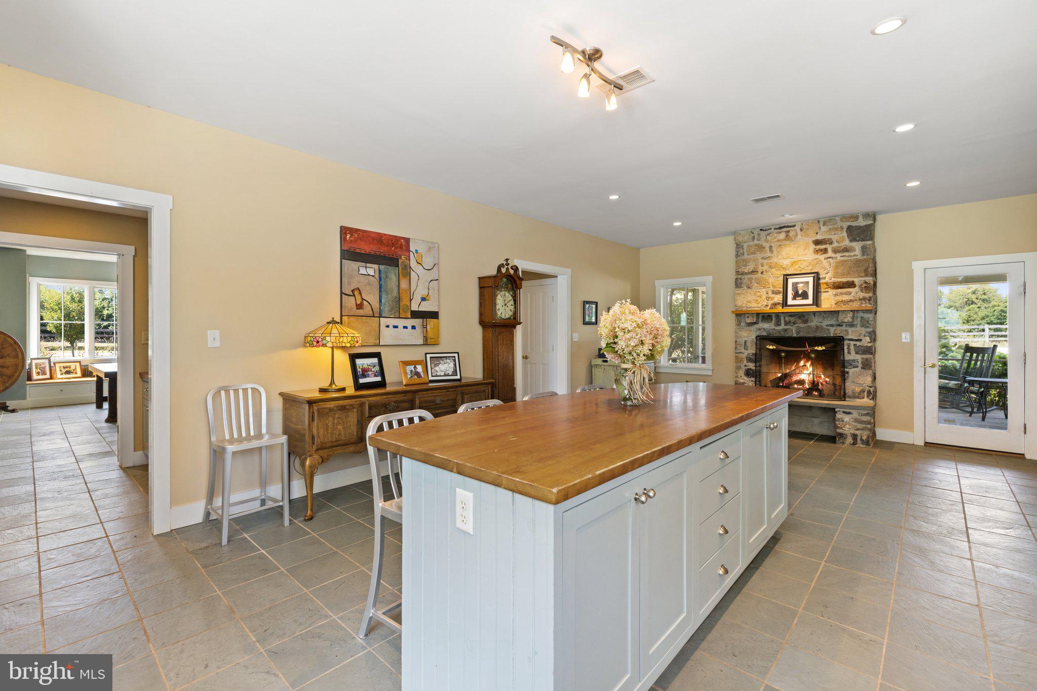 104 Greenfields Ln
