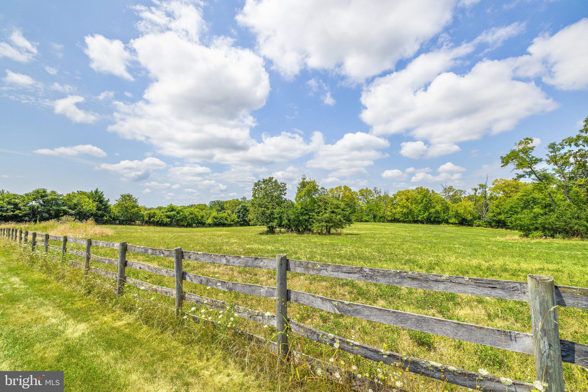 104 Greenfields Ln