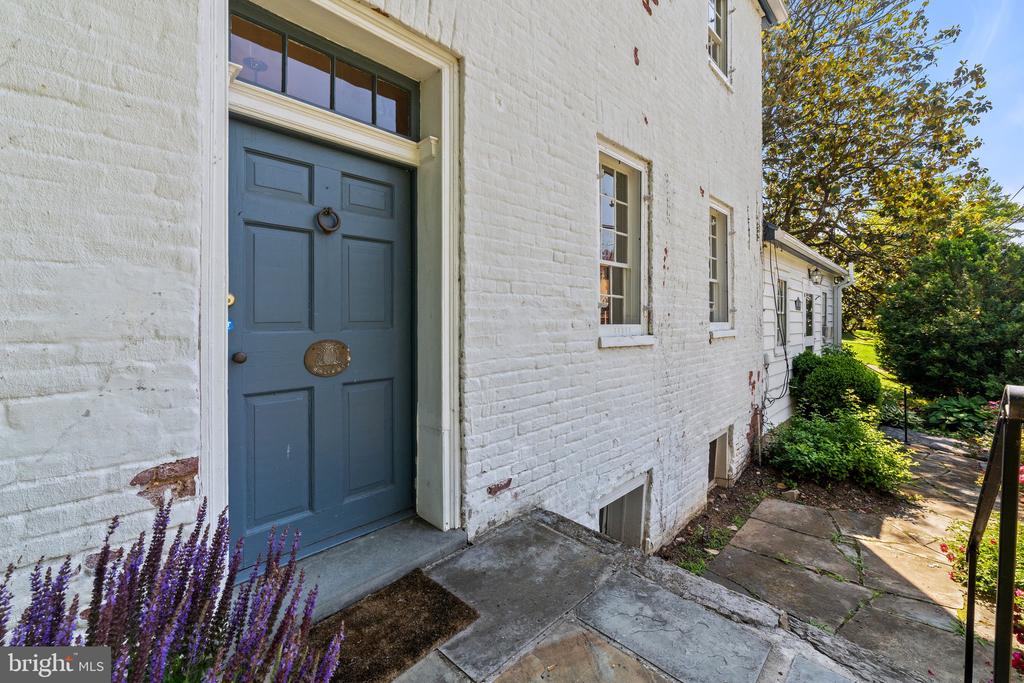 677 Federal St