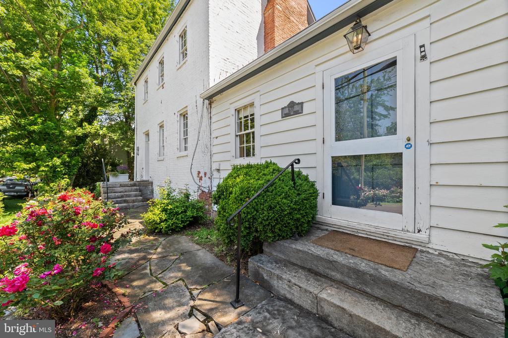 677 Federal St