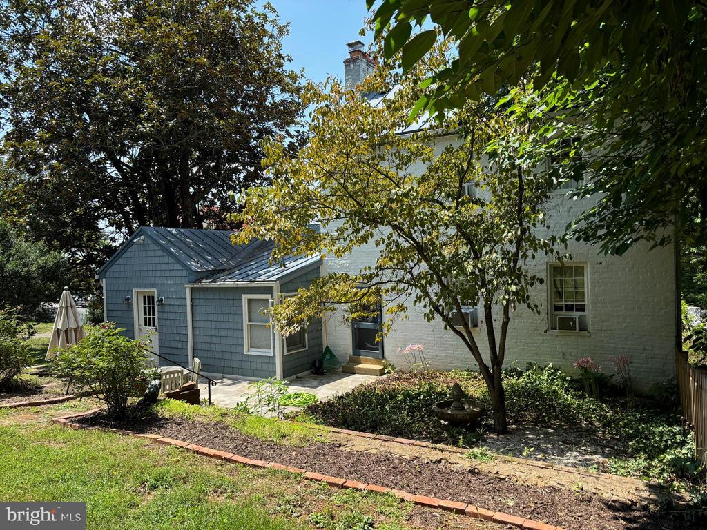677 Federal St