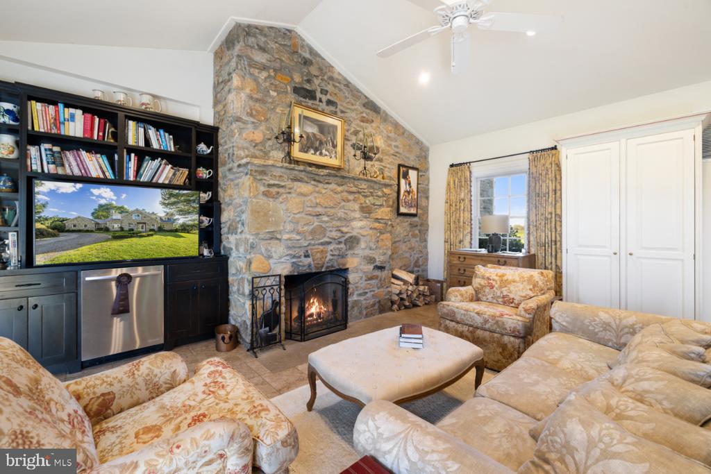 6313 OLD GOOSE CREEK