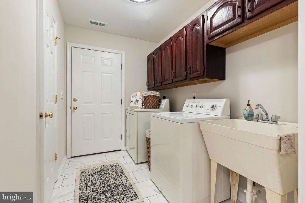 9373 WALDEN LANE