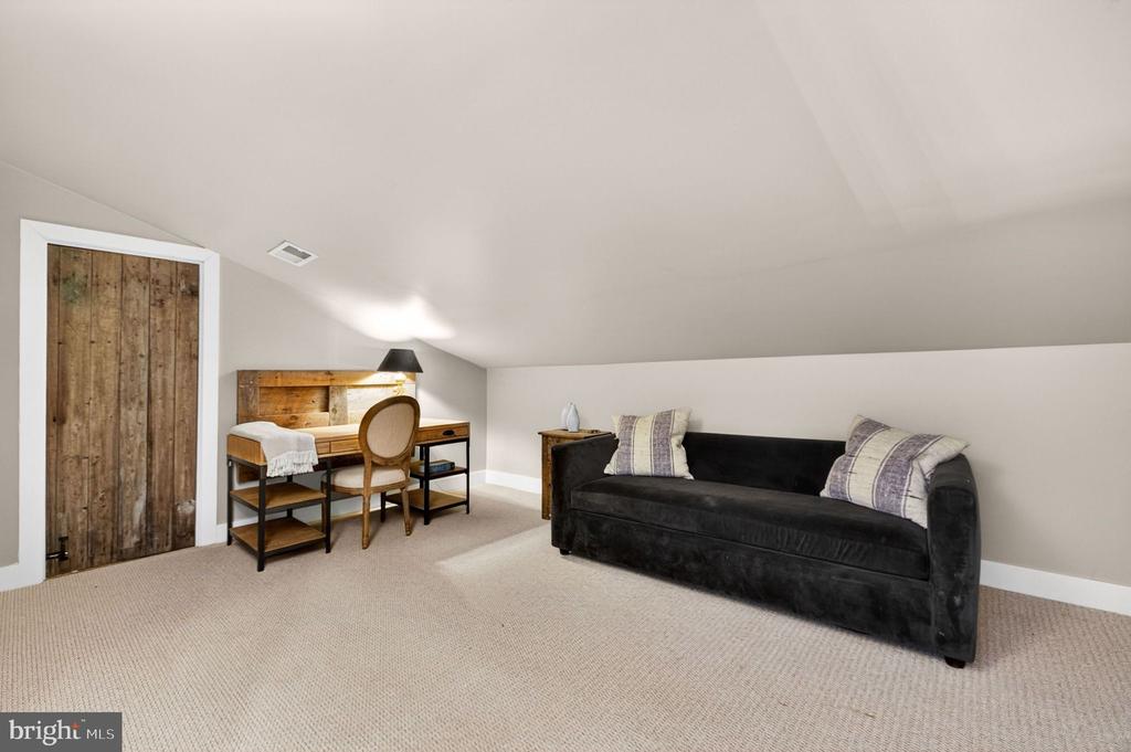 3079 HALFWAY ROAD