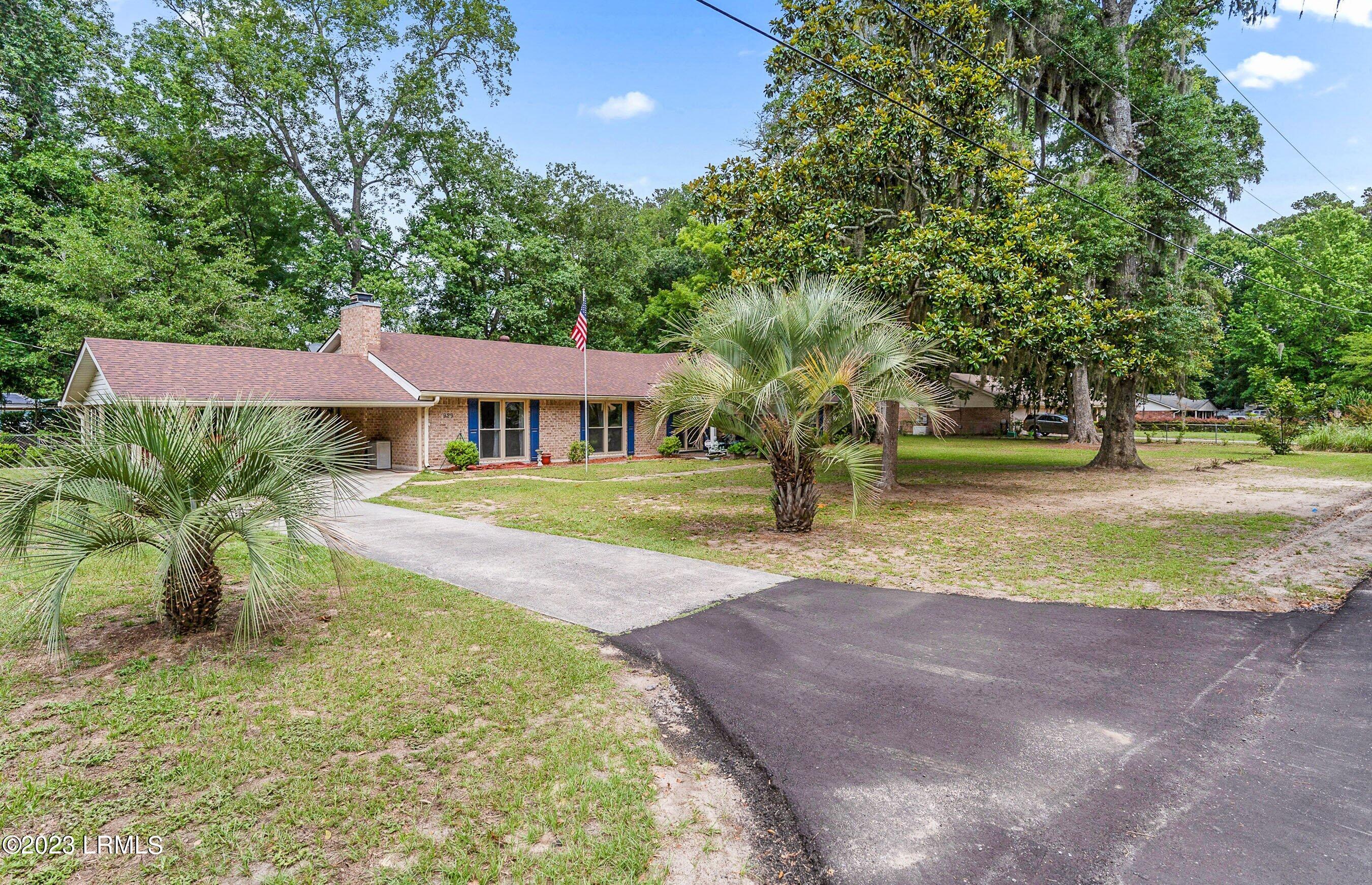 929 Magnolia Bluff Circle